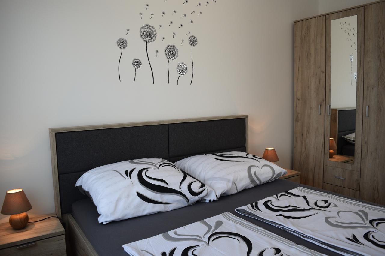 Kristina Apartments Tivat Eksteriør bilde